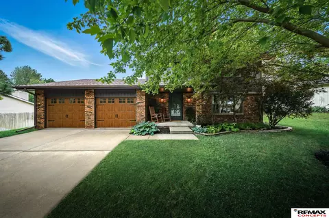 6621 Tanglewood Ln, Lincoln, NE 68516