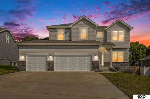 9820 Pintail Dr, Papillion, NE 68046