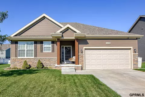 11258 S 114th Ave, Papillion, NE 68046