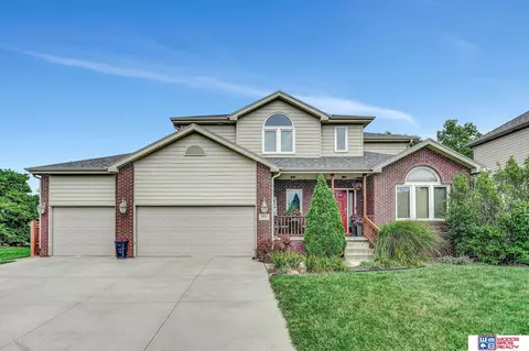 9616 Saint Gregory Cir, Lincoln, NE 68526