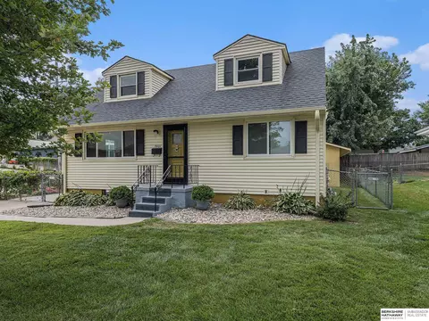 7401 Decatur St, Omaha, NE 68114