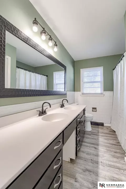Bath - 1219 Robin Dr, Bellevue, NE 68005 photo 1 of 5
