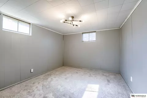 Bedroom - 1219 Robin Dr, Bellevue, NE 68005 photo 8 of 9