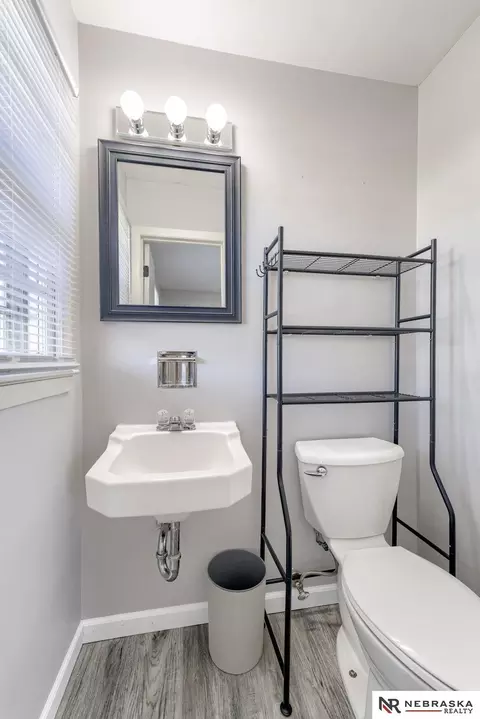 Bath - 1219 Robin Dr, Bellevue, NE 68005 photo 3 of 5