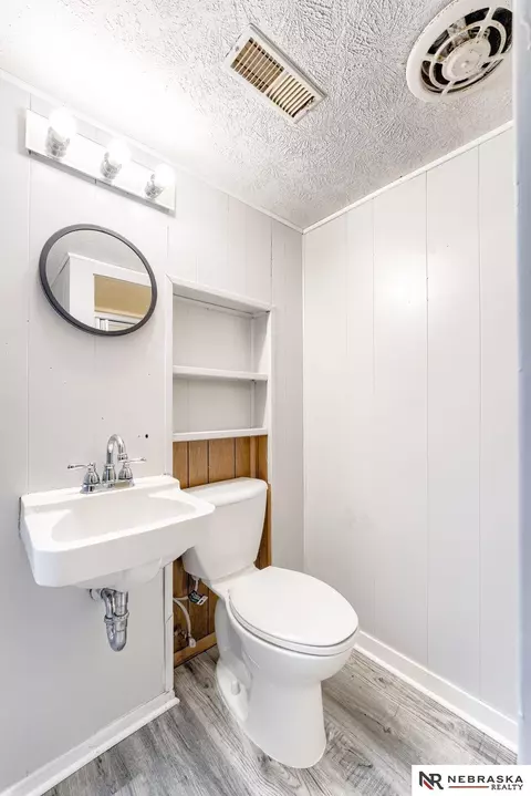 Bath - 1219 Robin Dr, Bellevue, NE 68005 photo 5 of 5