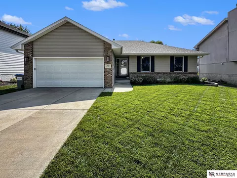 2131 Breckenridge Dr, Lincoln, NE 68521
