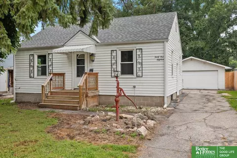 3159 Paxton Blvd, Omaha, NE 68111