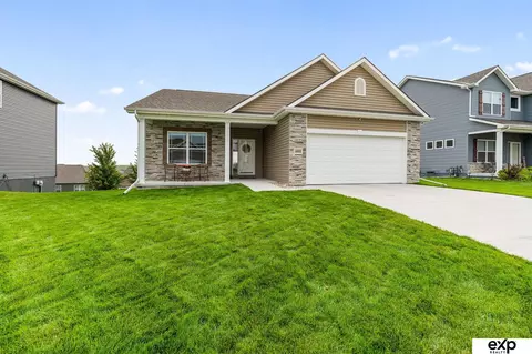 16953 Jessica Ln, Gretna, NE 68028
