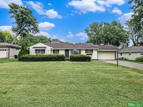 2605 S 87 Ave, Omaha, NE 68114