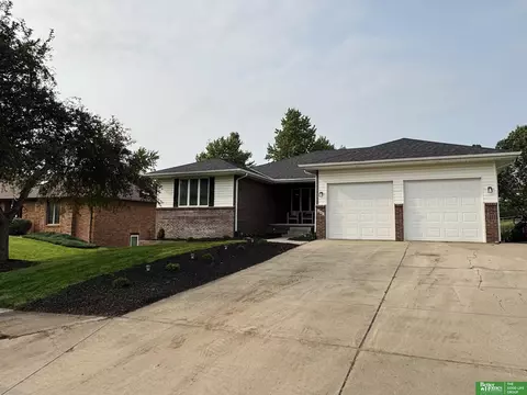 380 Chestnut St, Springfield, NE 68059 photo 2