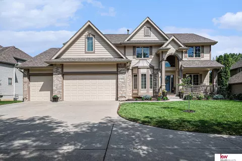 16530 Douglas Cir, Omaha, NE 68118