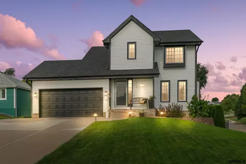 614 Eagle View Dr, Papillion, NE 68133