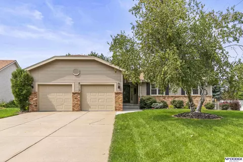 6712 S 93 St, Omaha, NE 68127