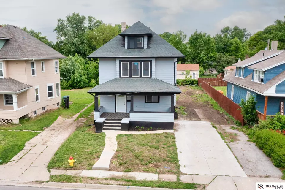Exterior - 2306 Ogden St, Omaha, NE 68110 photo 7 of 8