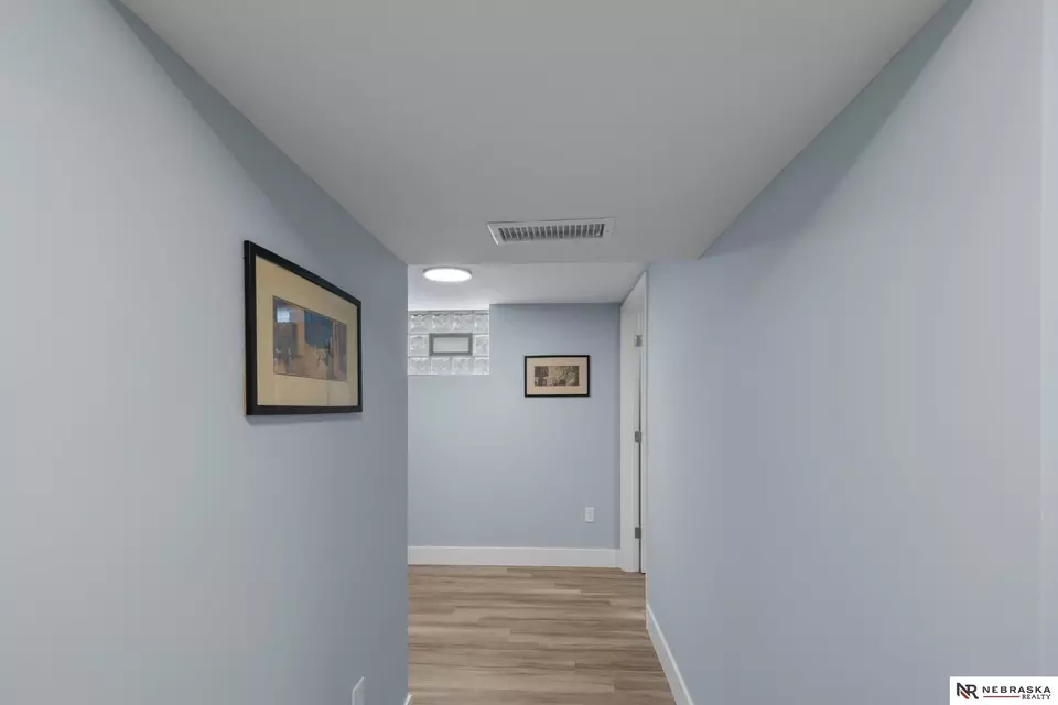 Entry Way - 2306 Ogden St, Omaha, NE 68110 photo 8 of 11