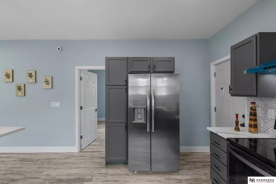 Entry Way - 2306 Ogden St, Omaha, NE 68110 photo 3 of 11