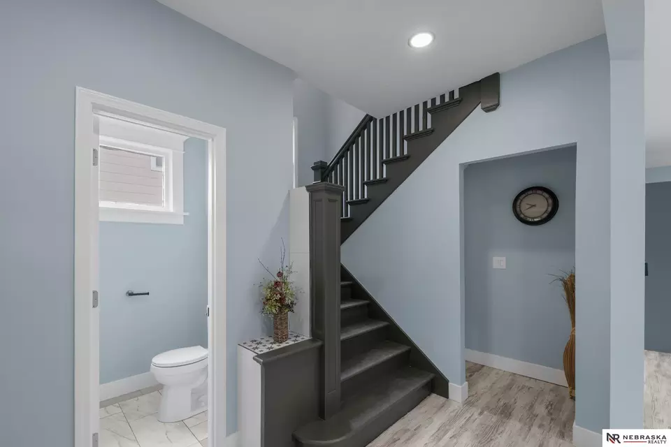 Entry Way - 2306 Ogden St, Omaha, NE 68110 photo 4 of 11