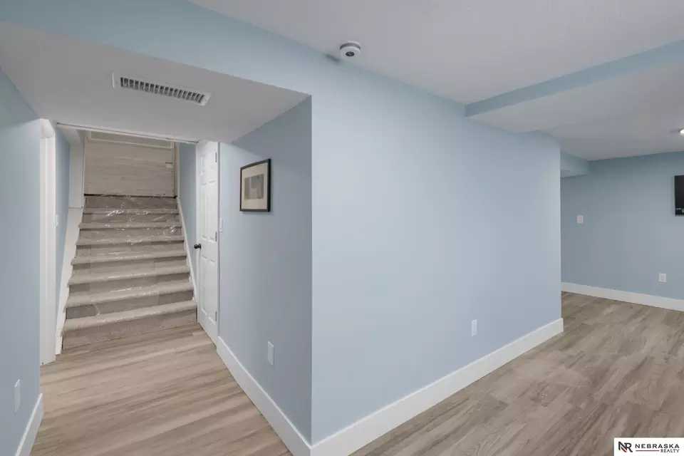 Entry Way - 2306 Ogden St, Omaha, NE 68110 photo 9 of 11