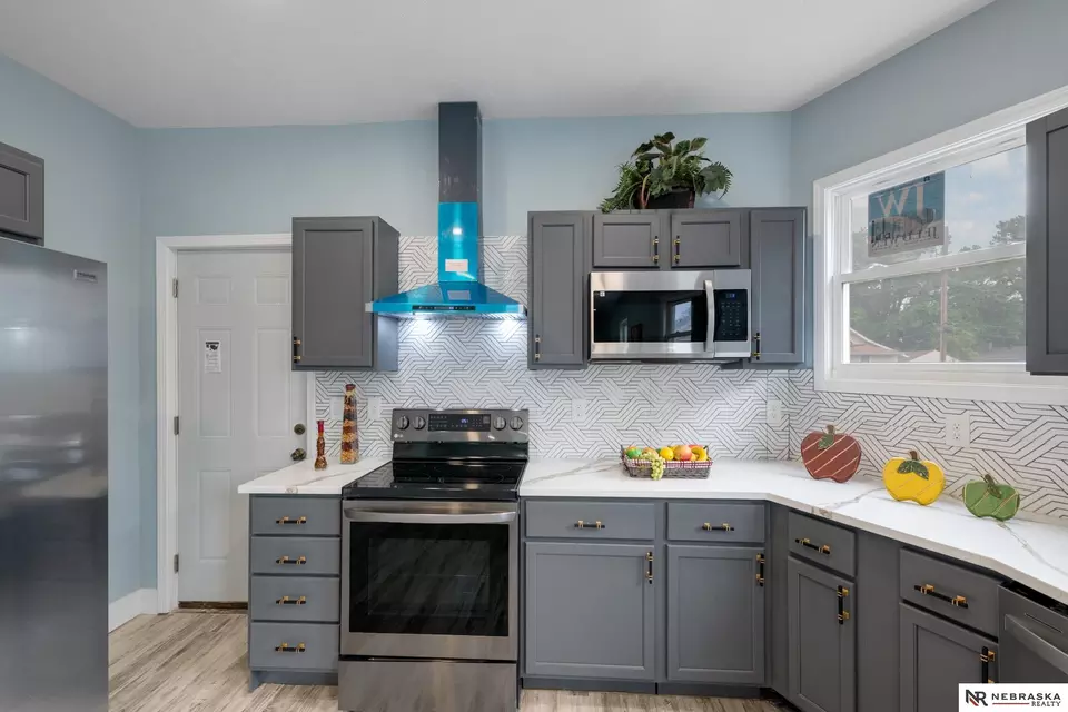 Kitchen - 2306 Ogden St, Omaha, NE 68110 photo 5 of 6