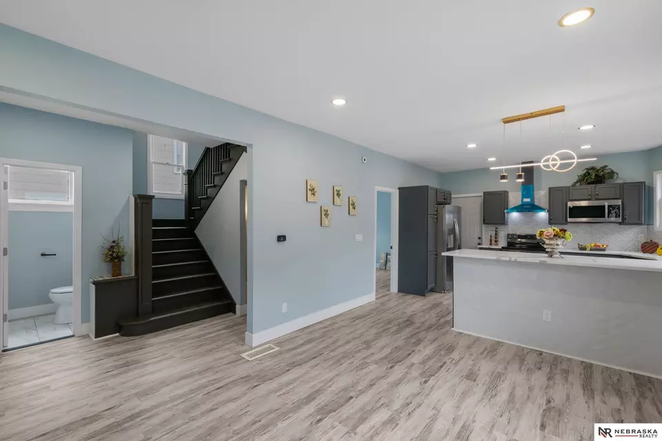 Entry Way - 2306 Ogden St, Omaha, NE 68110 photo 2 of 11