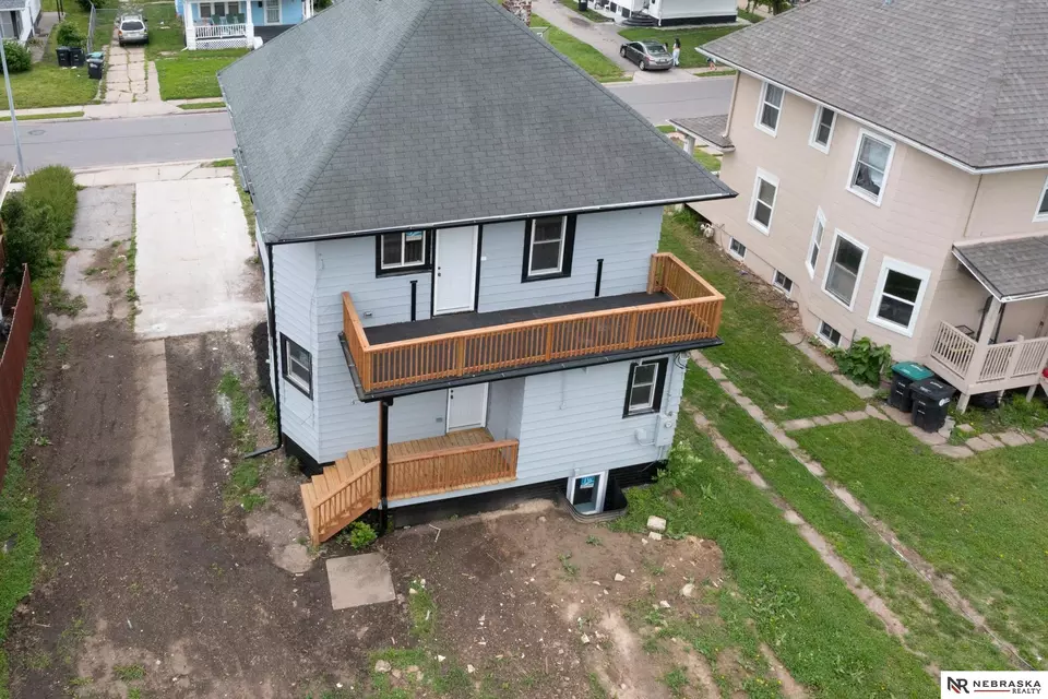 Exterior - 2306 Ogden St, Omaha, NE 68110 photo 6 of 8