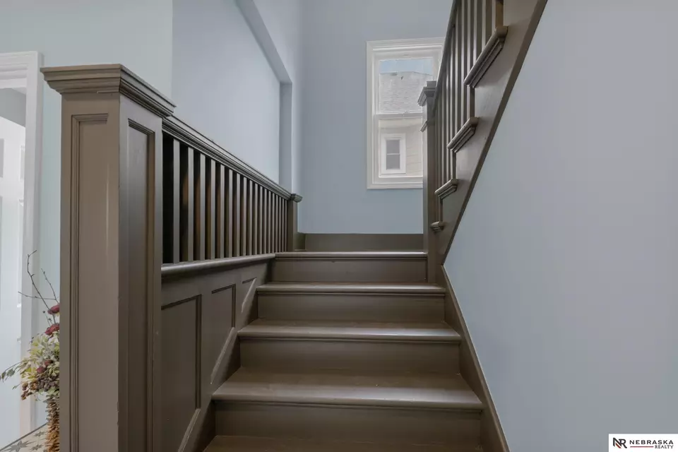 Entry Way - 2306 Ogden St, Omaha, NE 68110 photo 5 of 11