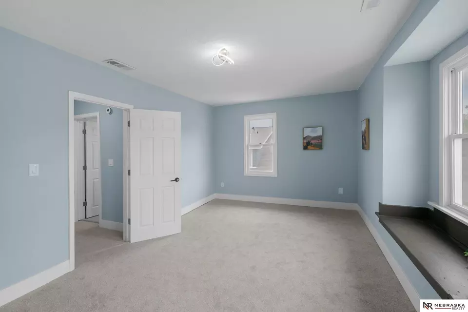 Bedroom - 2306 Ogden St, Omaha, NE 68110 photo 5 of 10