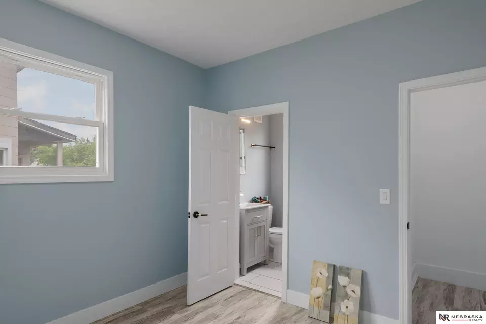Bedroom - 2306 Ogden St, Omaha, NE 68110 photo 1 of 10
