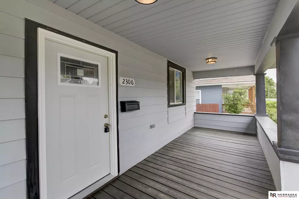 Exterior - 2306 Ogden St, Omaha, NE 68110 photo 3 of 8