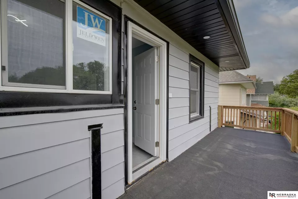 Exterior - 2306 Ogden St, Omaha, NE 68110 photo 5 of 8