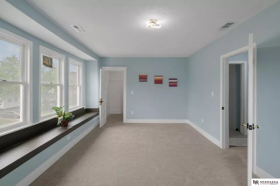 Bedroom - 2306 Ogden St, Omaha, NE 68110 photo 6 of 10
