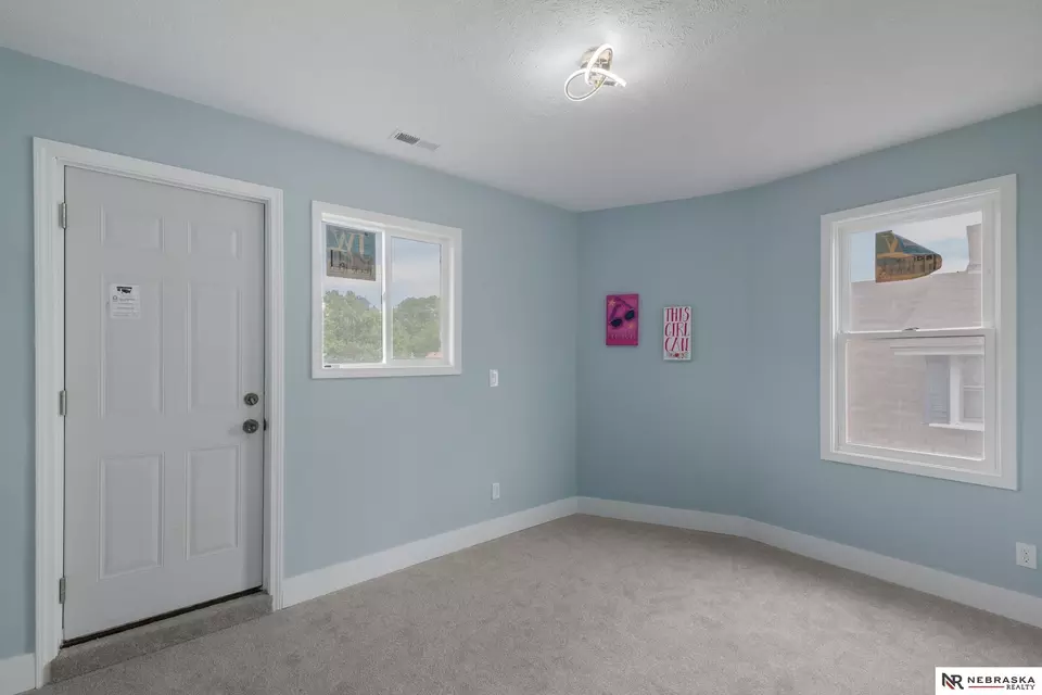 Bedroom - 2306 Ogden St, Omaha, NE 68110 photo 7 of 10