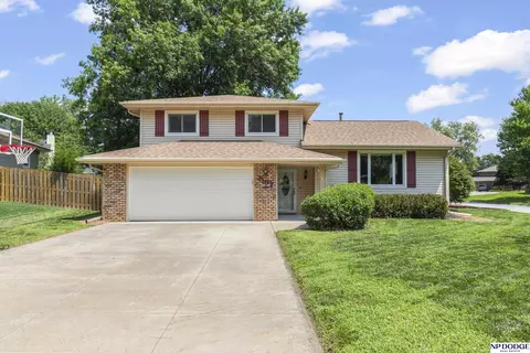 3102 Redwing Dr, Bellevue, NE 68123