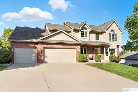 808 W Centennial Rd, Papillion, NE 68046