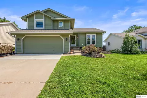 16627 Weir St, Omaha, NE 68135