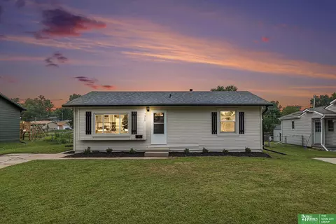 7310 Valley Rd, La Vista, NE 68128