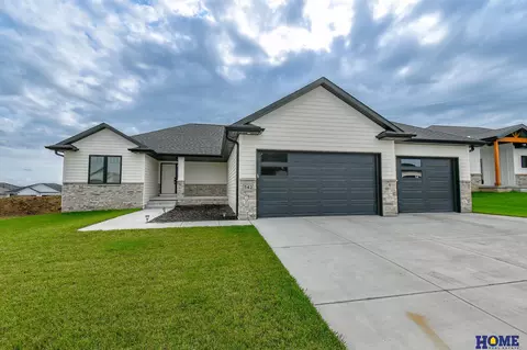 542 N 107th St, Lincoln, NE 68527