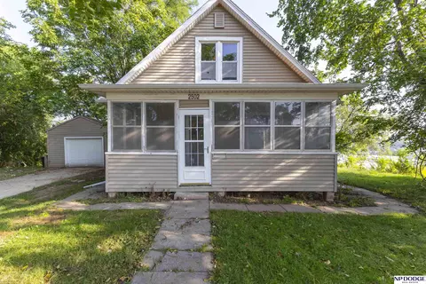 2502 Washington St, Omaha, NE 68107