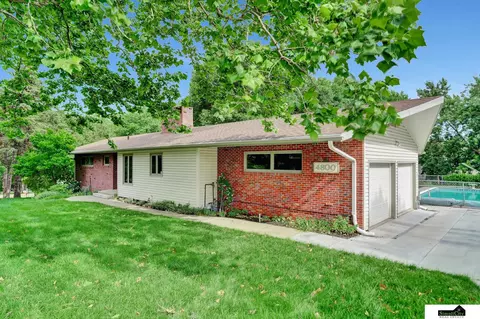 4800 Mandarin Cir, Lincoln, NE 68516