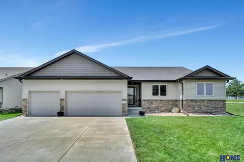 1309 Ridge Rd, Hickman, NE 68372