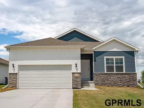 8922 N 167 St, Bennington, NE 68007