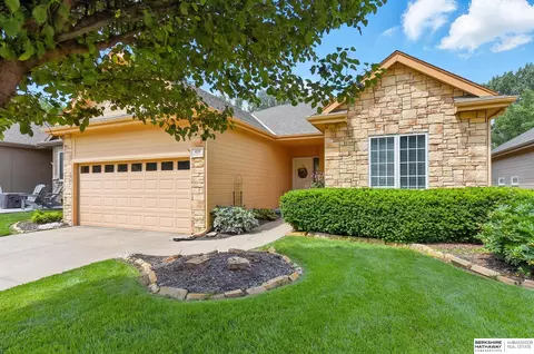 408 S 197th St, Omaha, NE 68022