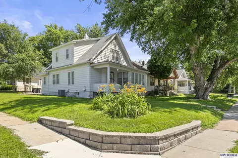 1005 S 48th St, Omaha, NE 68106