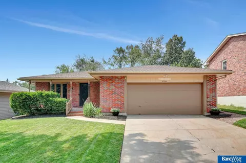 5207 S 53 St, Lincoln, NE 68516
