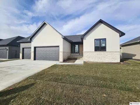9355 S 86th St, Lincoln, NE 68526