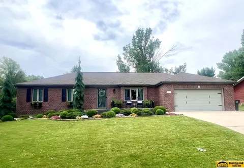1411 Country Club Ln, Beatrice, NE 68310
