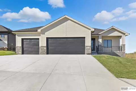 8226 N 167th Ave, Bennington, NE 68007