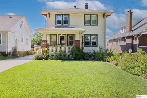 2425 Vane St, Omaha, NE 68112