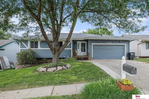 4992 Drexel St, Omaha, NE 68117