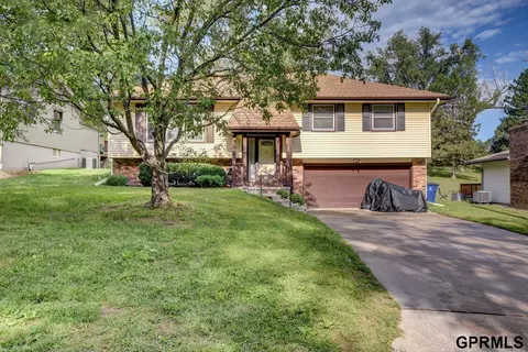 611 Sand Hill Rd, Louisville, NE 68037